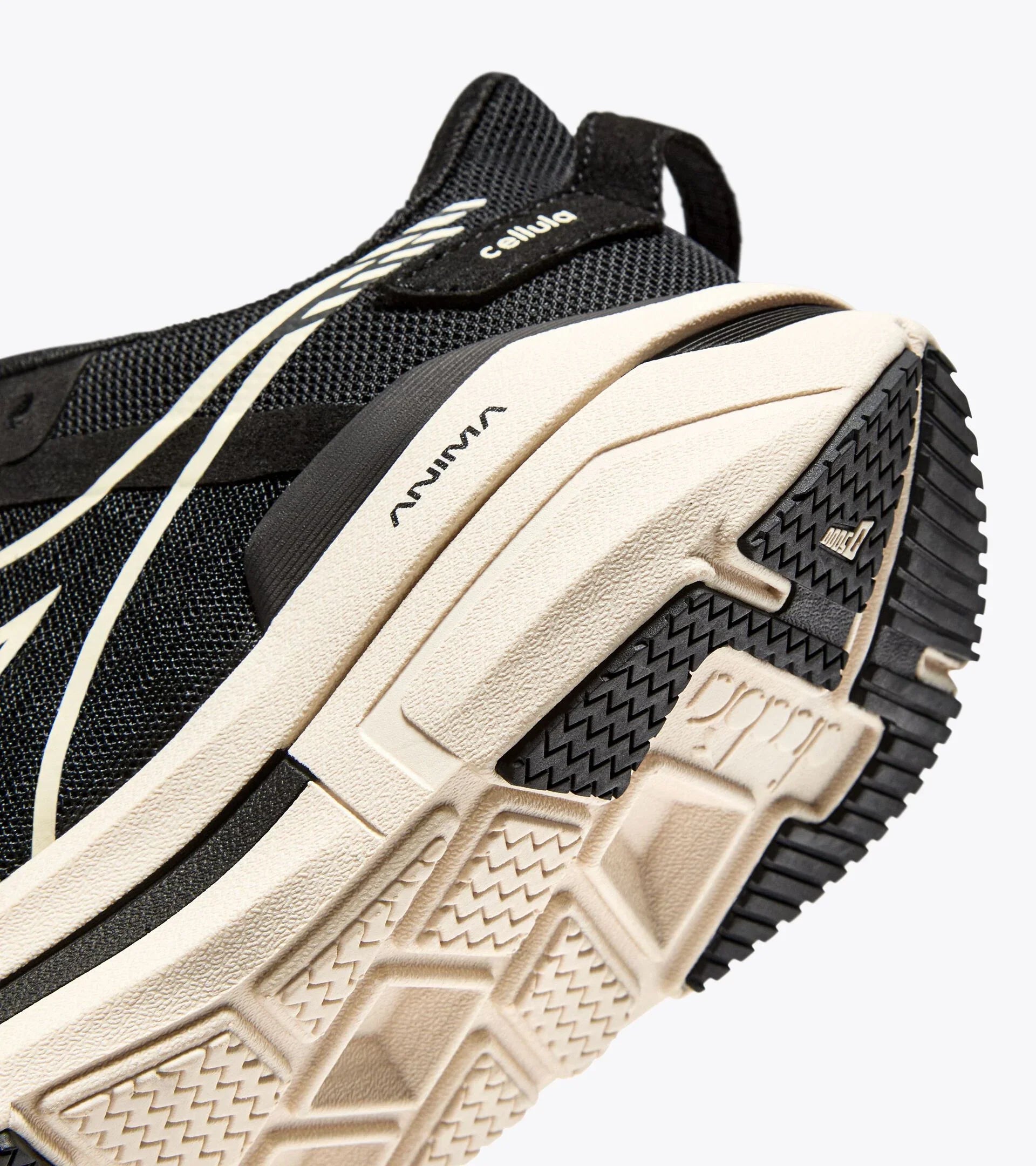 CELULA BLACK/WHISPER WHITE M