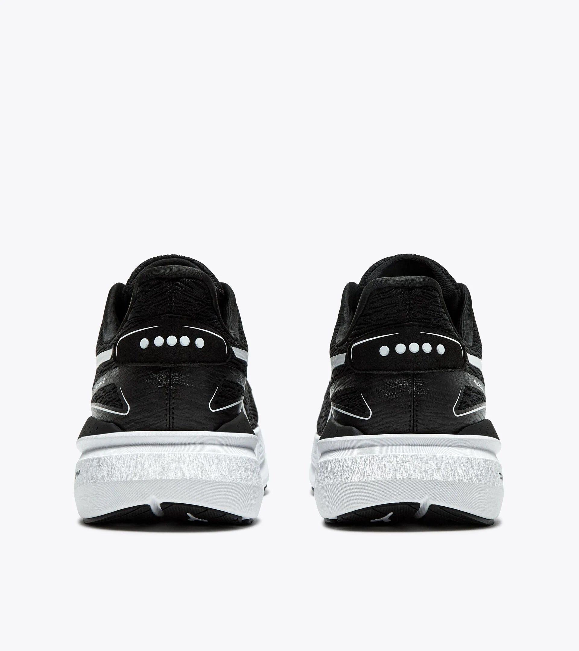 NUCLEO 2 BLACK/WHITE W