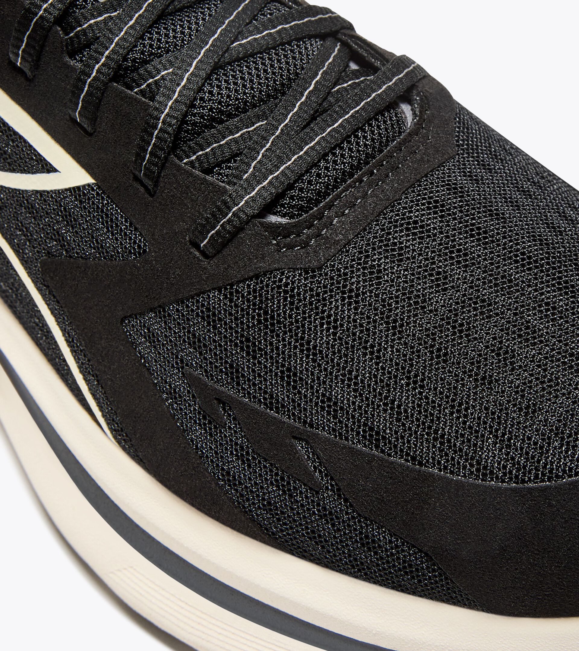 CELULA BLACK/WHISPER WHITE W